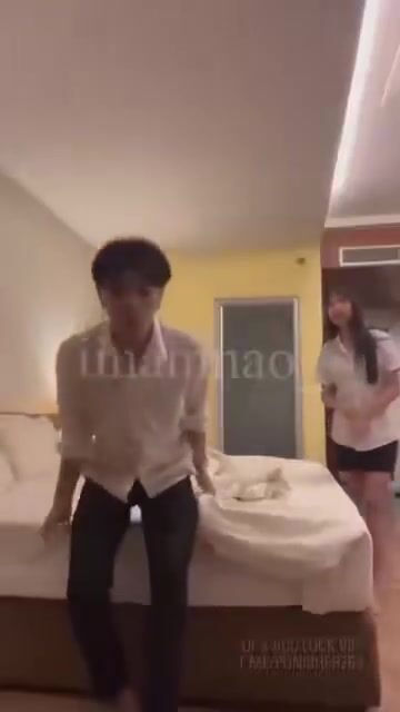 Vừa tròn 18 2 em học sinh đã đưa nhau đi nhà nghỉ địt giải toả